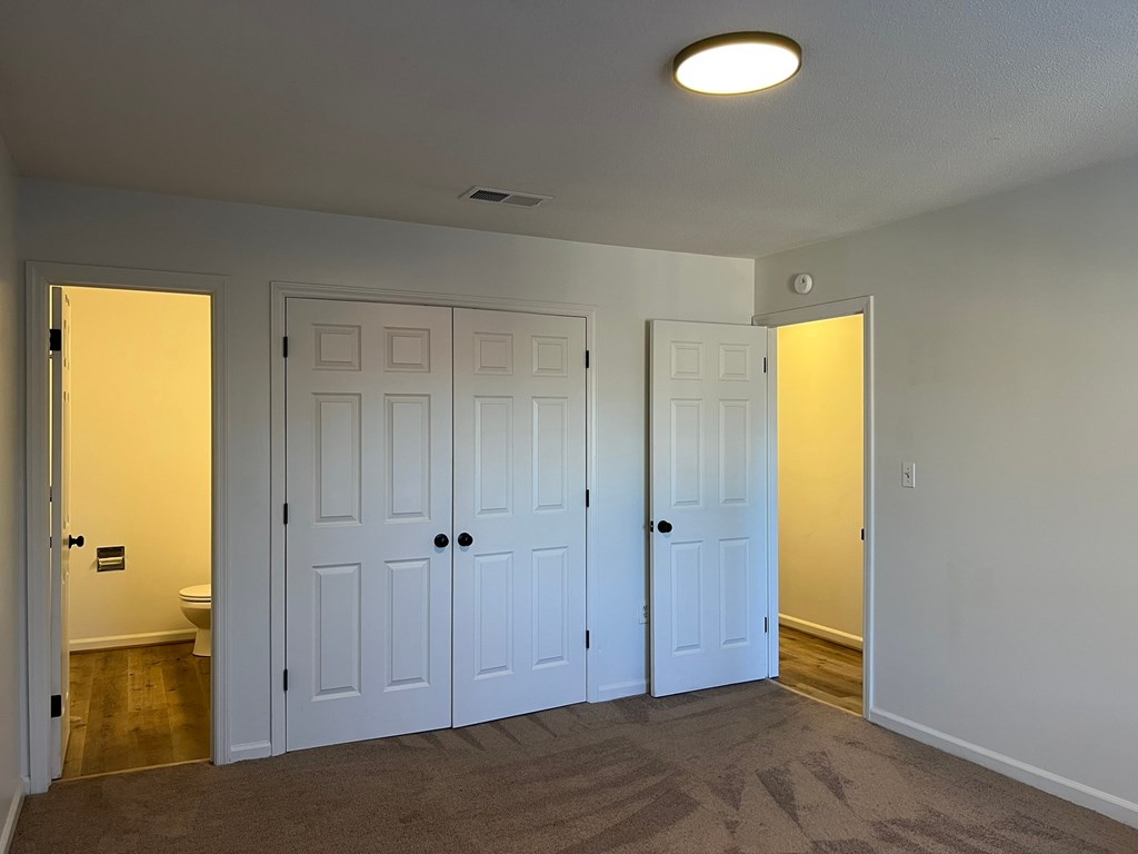 Oak Grove Village Apartments- Close To Lewis Gale