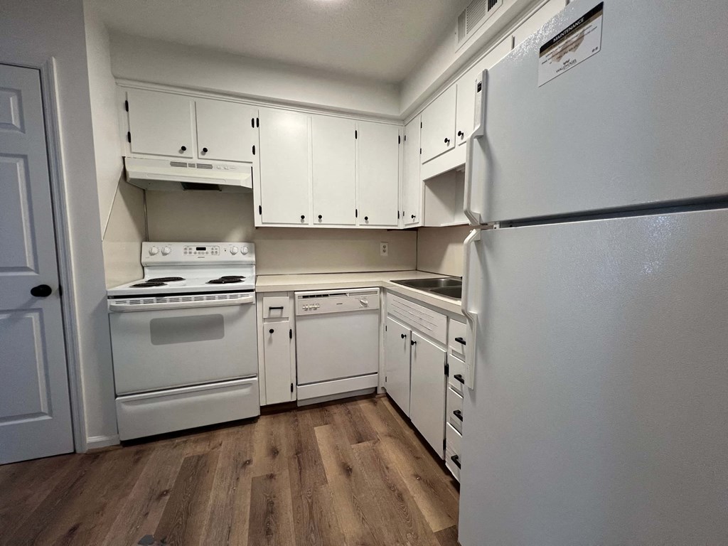 Oak Grove Village Apartments- Close To Lewis Gale