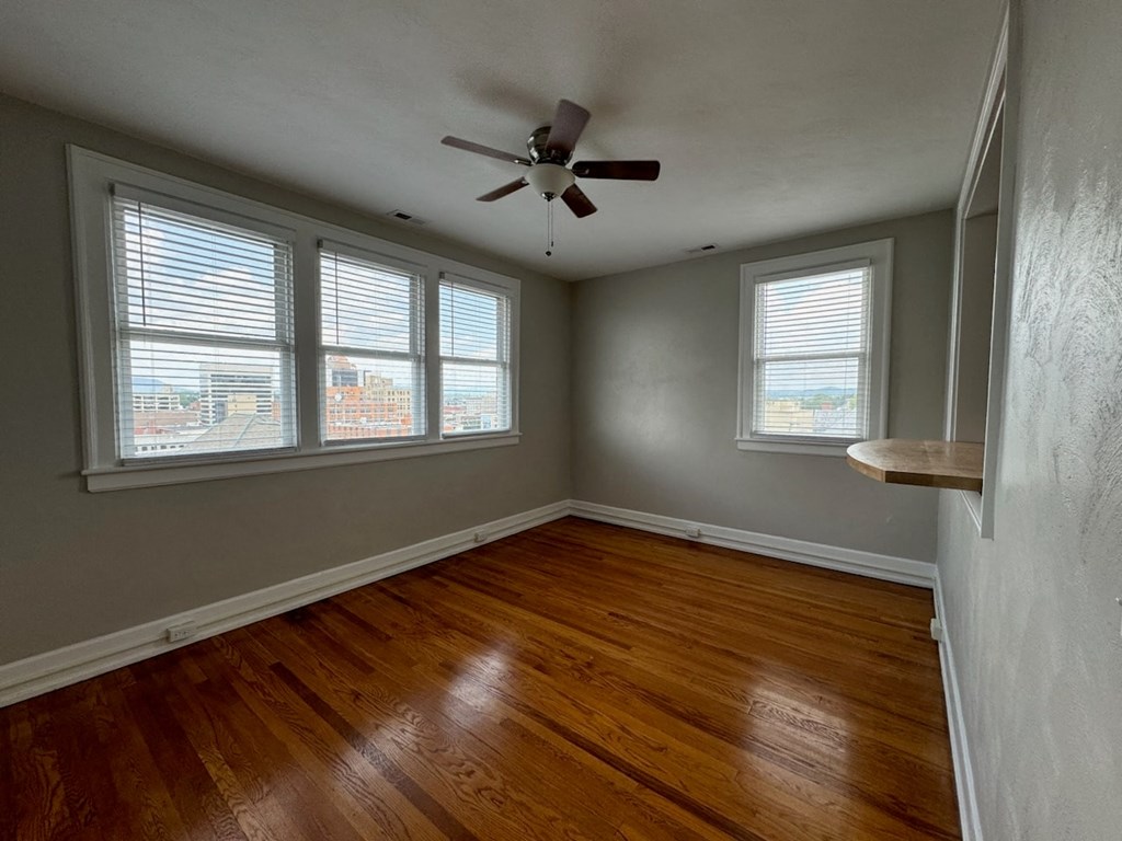 115 Elm Avenue- Walk To Downtown