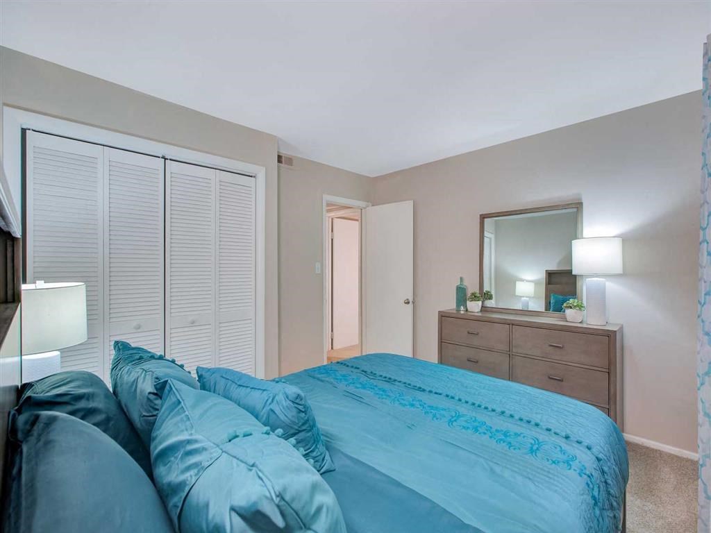 Bedroom With Closet at Ridgewood Club Apartments, Virginia