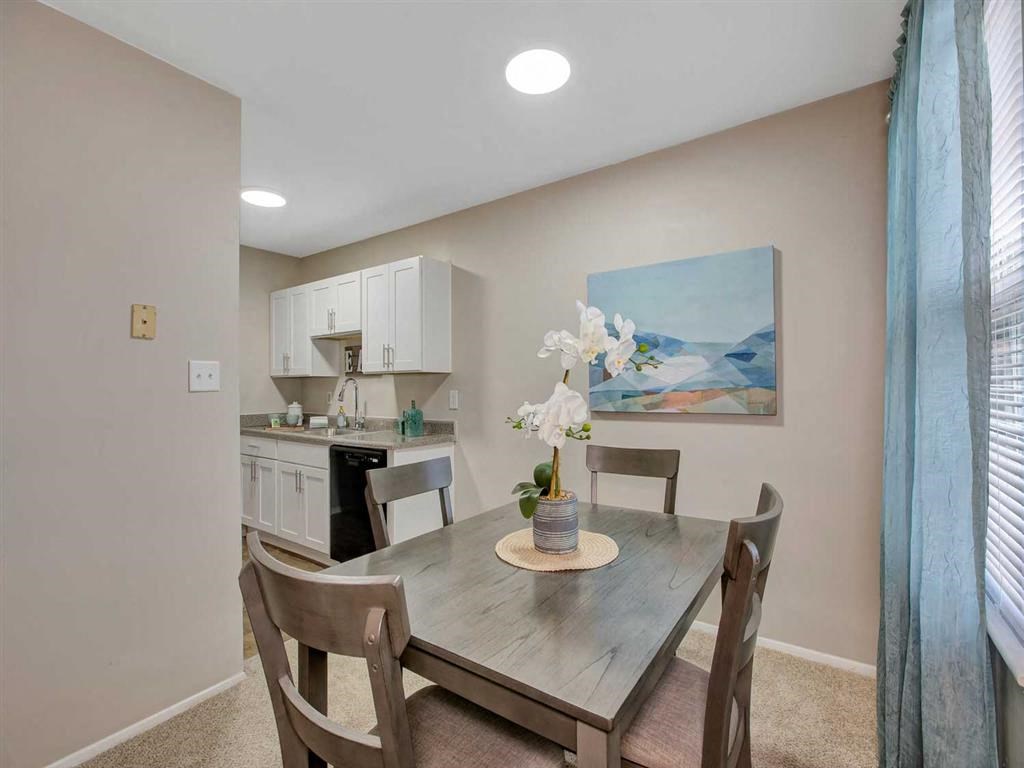 Dining And Kitchen at Ridgewood Club Apartments, Virginia Beach, VA