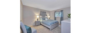 Large Bedroom at Ridgewood Club Apartments, Virginia
