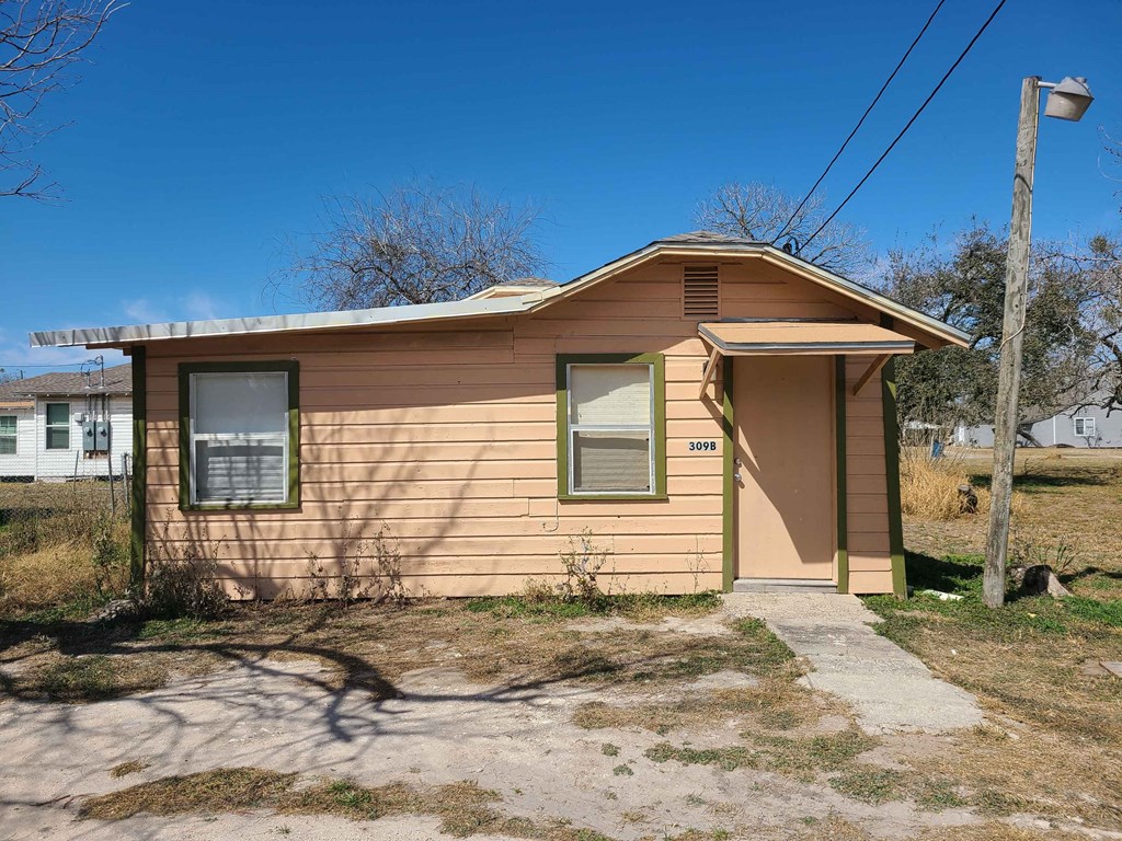 Unit B Studio House for Rent - Photo Gallery 1