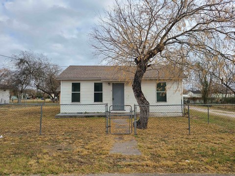 309 East Hackberry Street 2 Beds Apartment for Rent