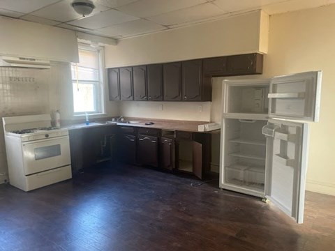 A kitchen with a white fridge and a white oven.
