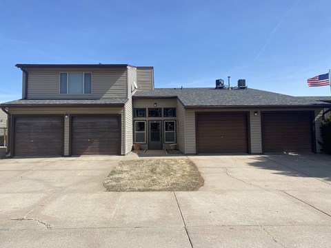 a home with three garages and an flag