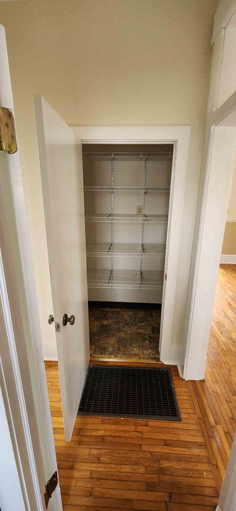 320 W Clinton St Lower 2 bedroom unit