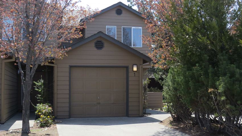 2768 NE Mesa Court