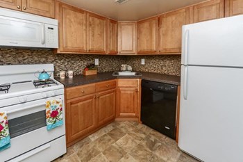 100 Snyder Road 1-3 Beds Apartment for Rent - Photo Gallery 2