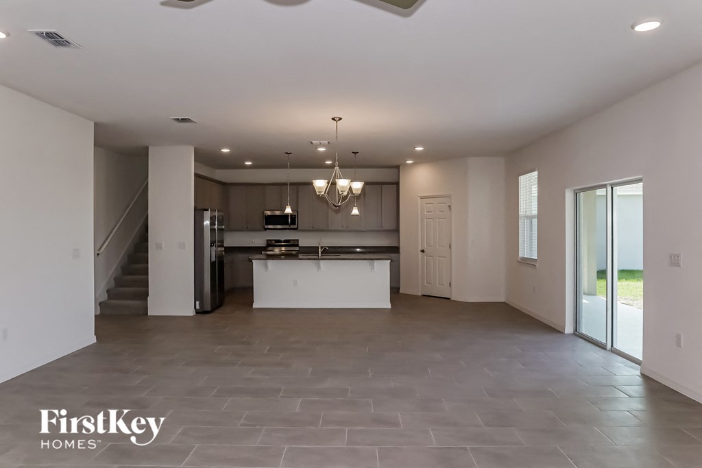 1221 Spokane Point 5 Beds House for Rent - Photo Gallery 4