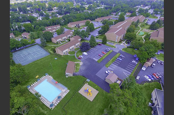 Lakewood Hills Apartments Amp Townhomes 821 Sequoia Drive