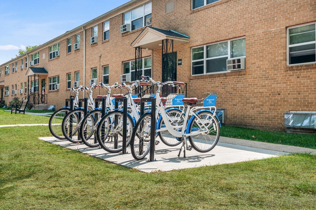 a row of bikes parked in front of a brick building