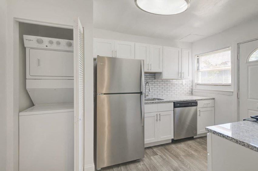 24 Mola Boulevard 1-3 Beds Apartment, Townhouse for Rent - Photo Gallery
