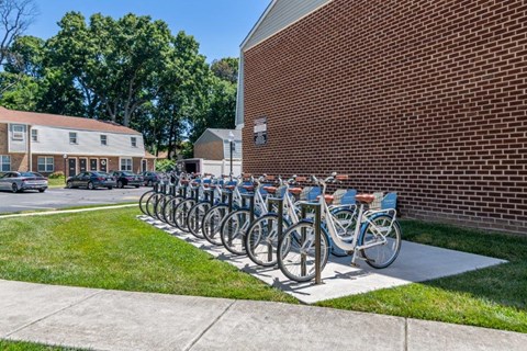 a row of bikes parked in front of a brick building