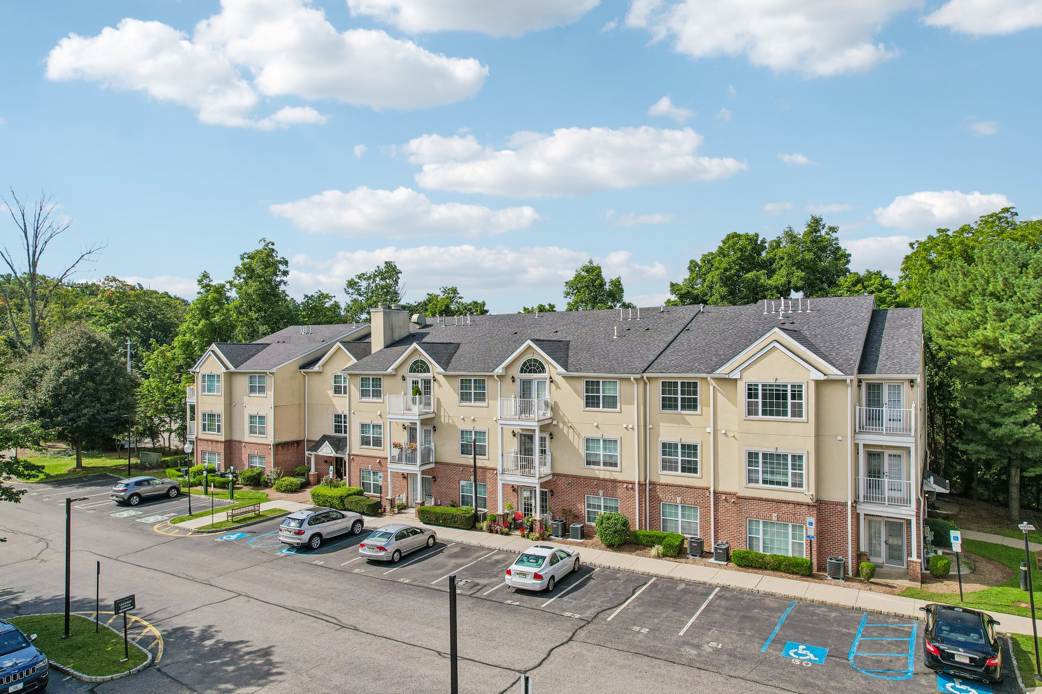The Horizons At Franklin Lakes Apartment Homes, 121 Courter Rd