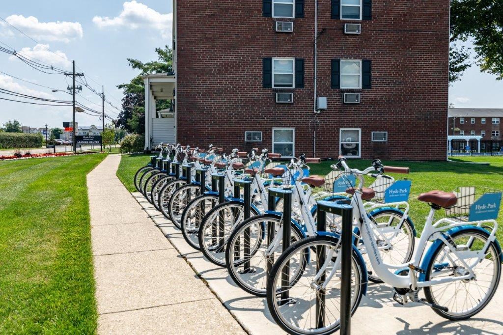 a row of bikes parked in front of a brick building