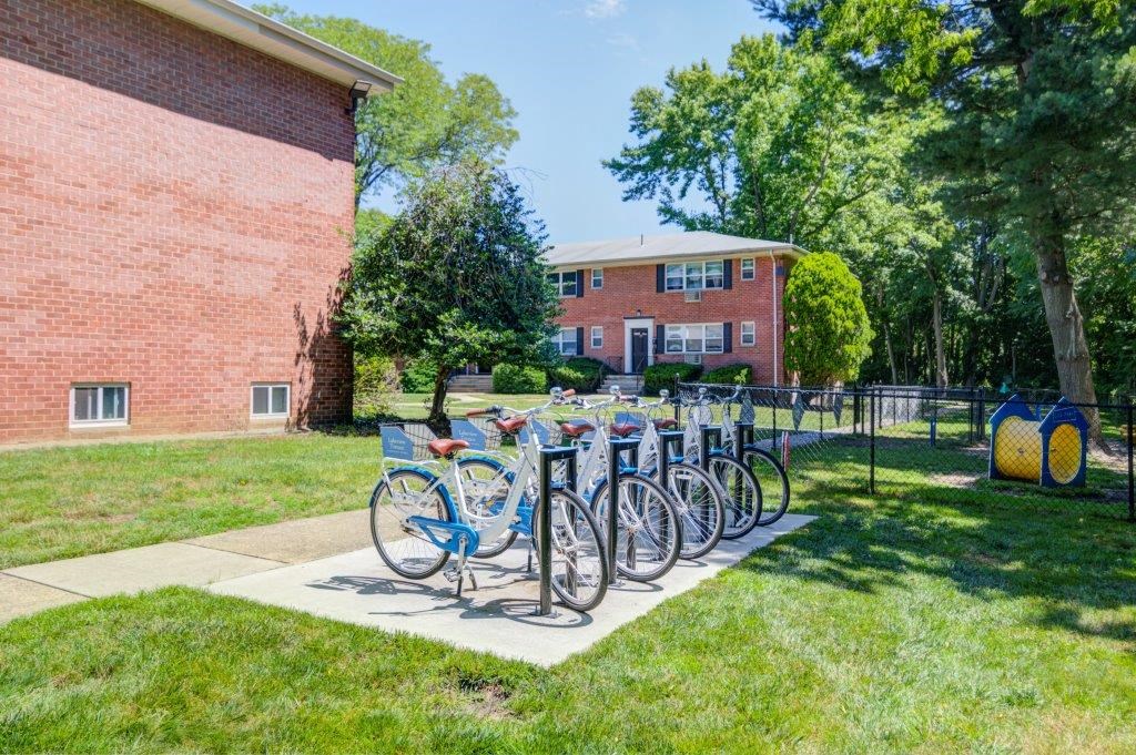 a row of bikes parked in front of a brick building