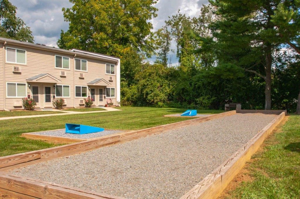 a backyard with a gravel area and a house