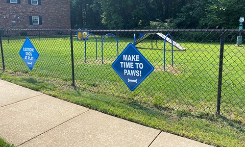 a make time to pays sign on a chain link fence