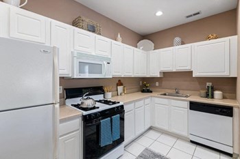 175 Daphne Dr 1-2 Beds Apartment for Rent - Photo Gallery 2