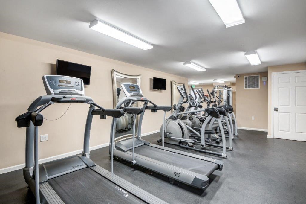 the gym in our apartments is equipped with cardio equipment
