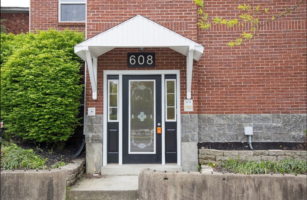 the front door of a brick building with the number 606 on it