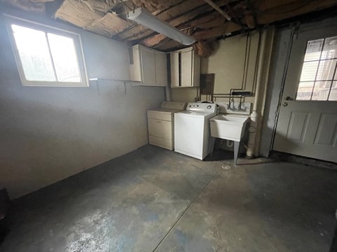 913 Eastern Parkway 6 Beds Apartment for Rent