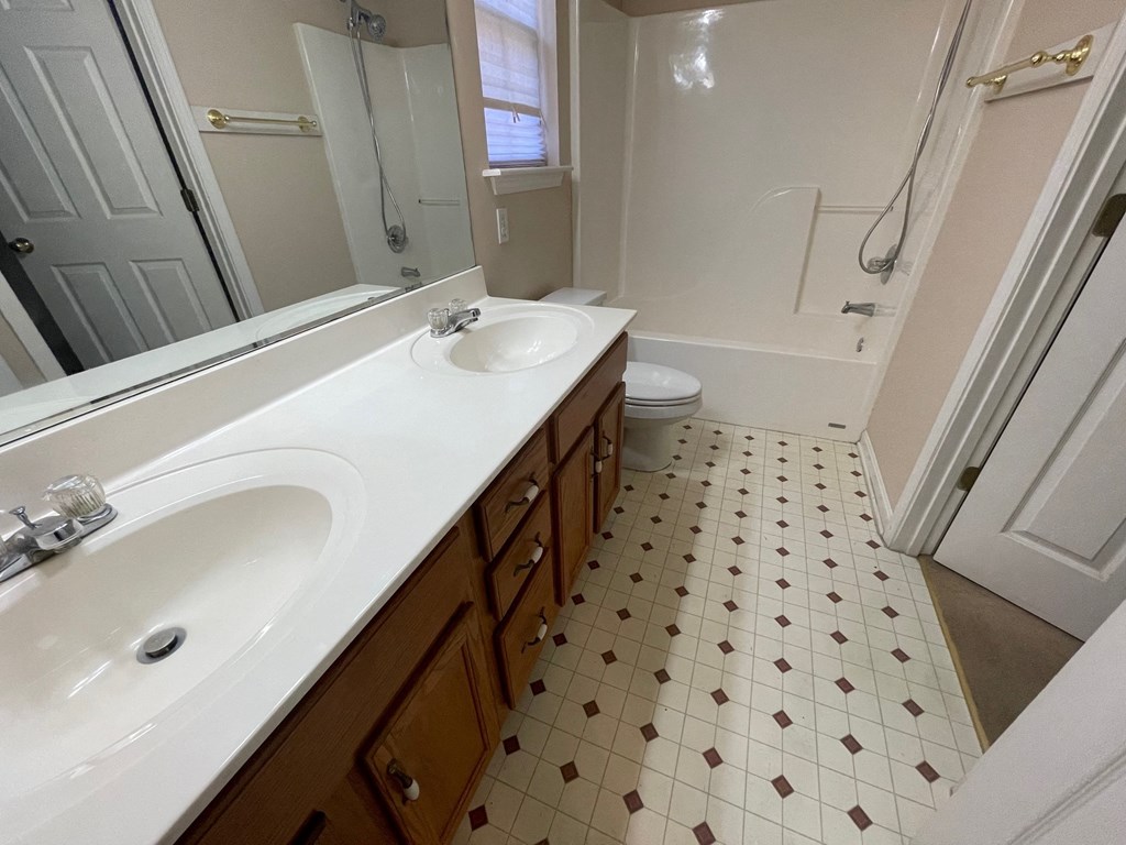 8202 Glenway Ct 2 Beds Apartment for Rent - Photo Gallery 8