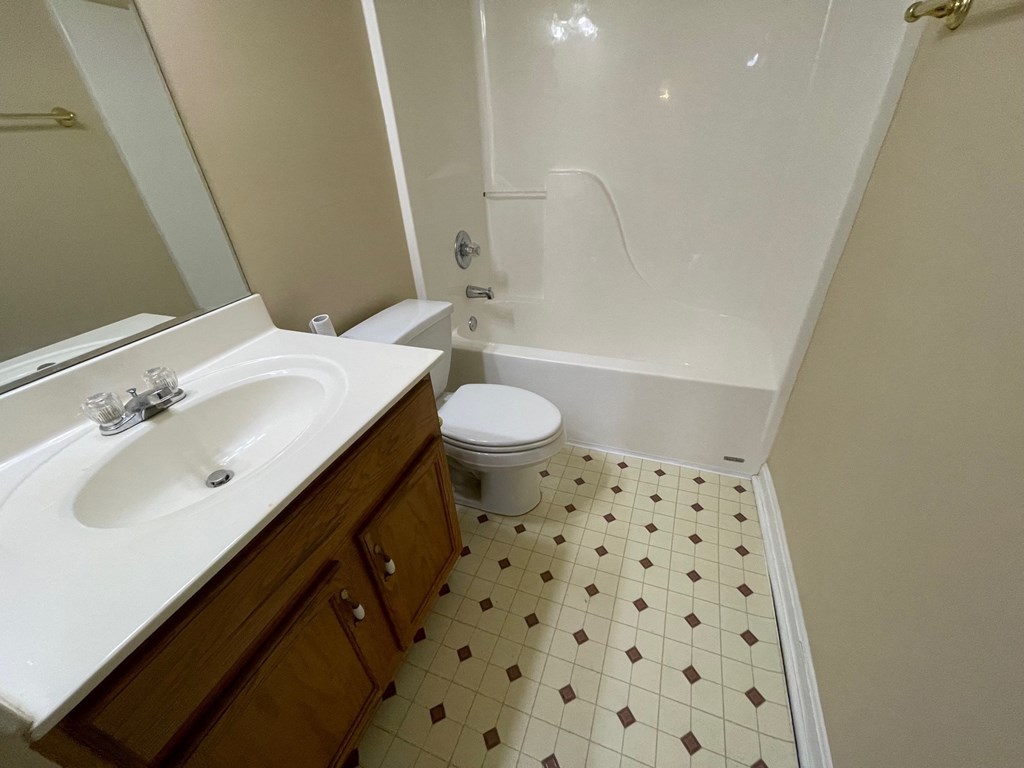 8202 Glenway Ct 2 Beds Apartment for Rent - Photo Gallery 5