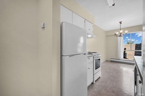 210 West 16th Street Studio-2 Beds Apartment for Rent - Photo Gallery 13