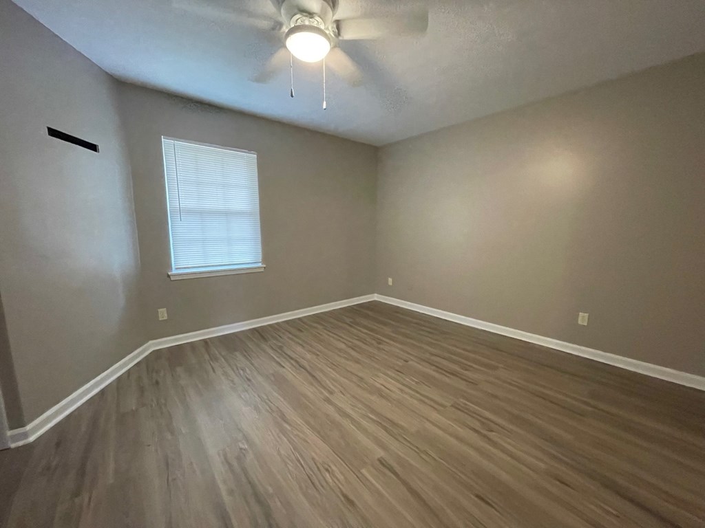 702-712 Victoria Court Apts
