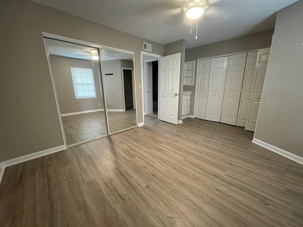 702-712 Victoria Court Apts