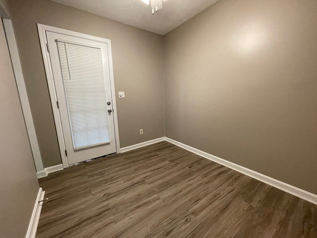 702-712 Victoria Court Apts