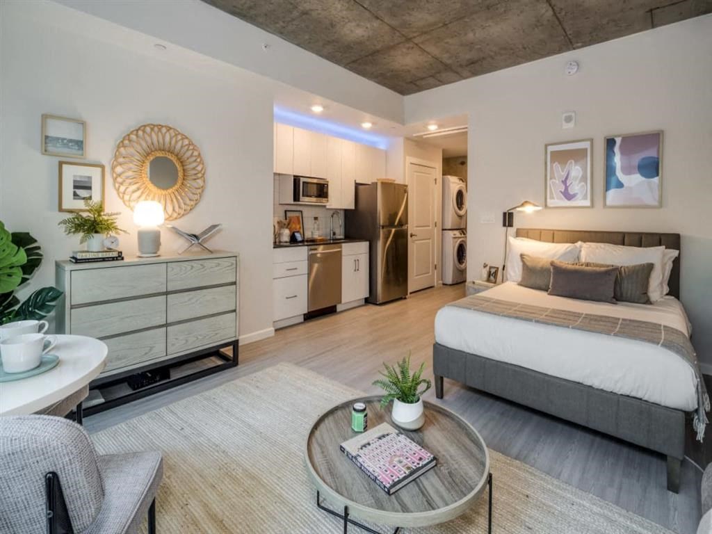 Gorgeous Bedroom at The Julian Orlando, Orlando, 32801