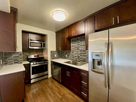 1820 N. La Brea Avenue 1-2 Beds Apartment for Rent - Photo Gallery 7