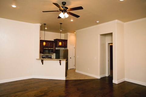 6300 Oakcrest Lane 2-3 Beds Apartment for Rent - Photo Gallery 13