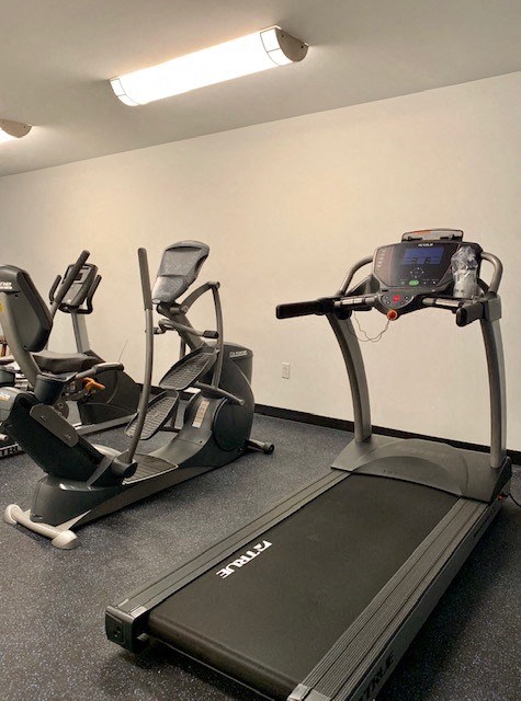 a group of exercise machines in a room