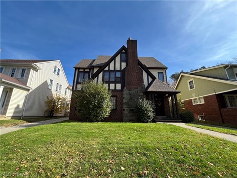 a view of a house with a yard in front of it