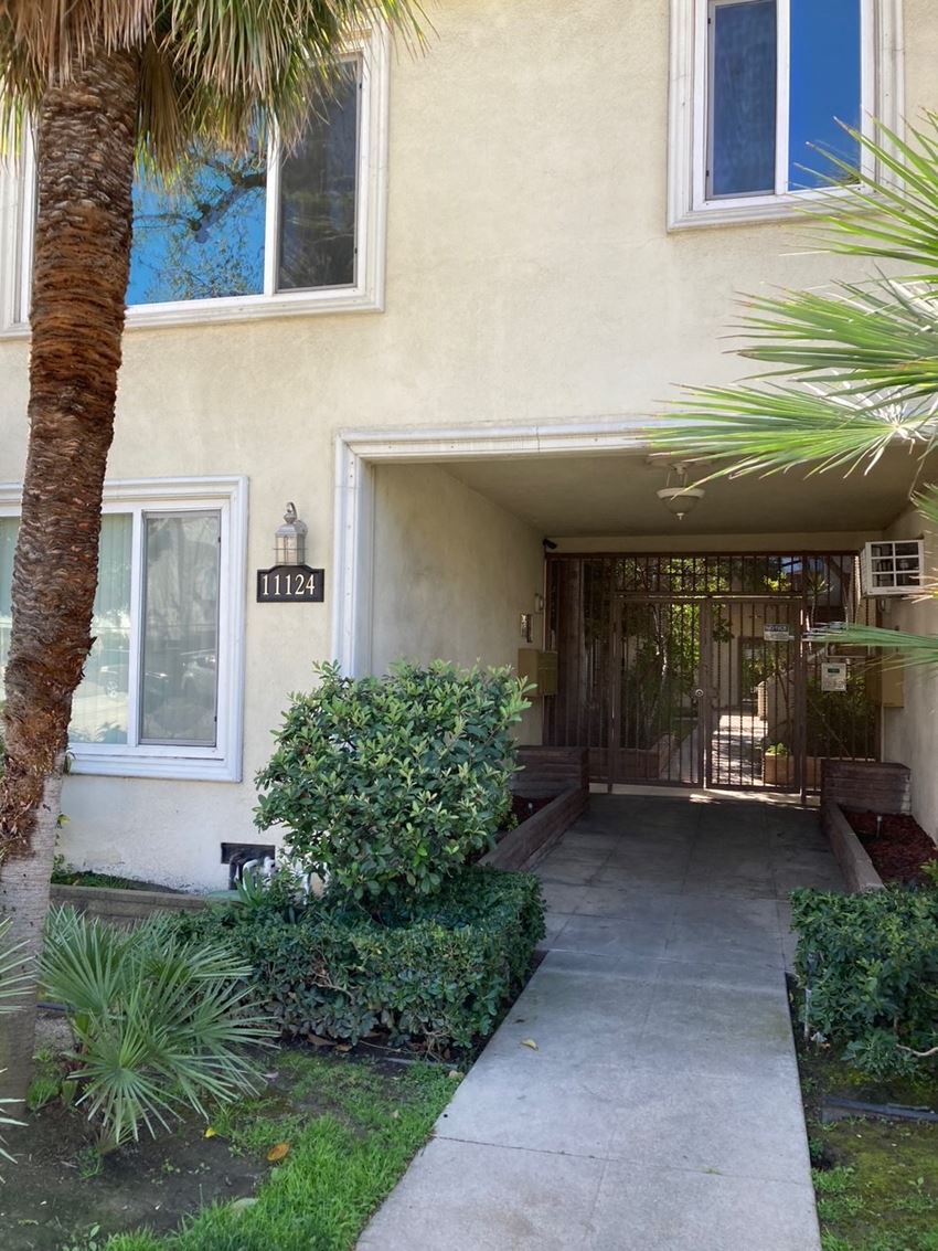 West Toluca Villas Apartments, 11124 Camarillo St., West Toluca Lake