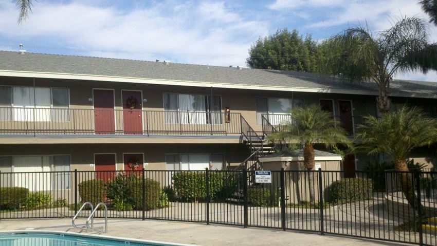 15520 Tustin Village Way 1-2 Beds Apartment for Rent - Photo Gallery 1