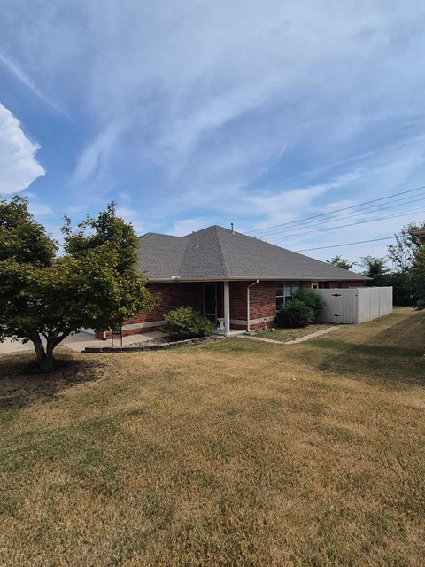 1214 Ozark Avenue 3 Beds Apartment for Rent