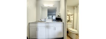 Double Queen Room - Courtyard View