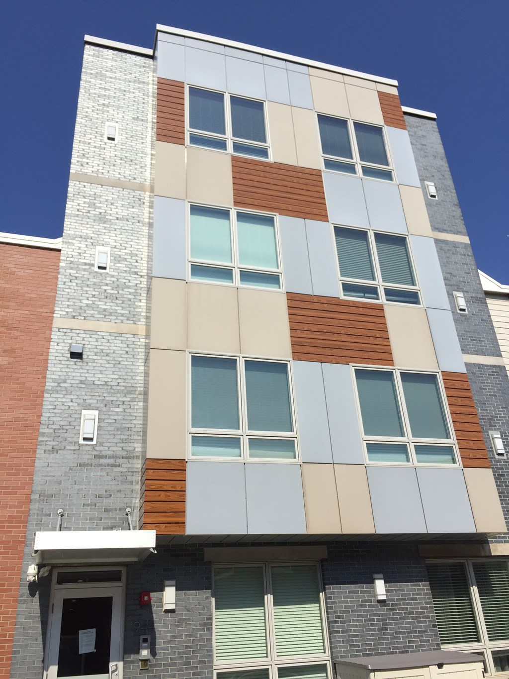 the side of a building with different colors on it