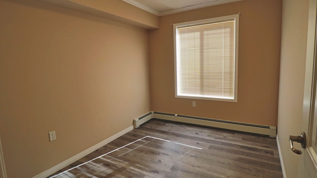 402 5202 49 Street 2 Beds House for Rent - Photo Gallery 9