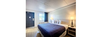 King Bed Room - Smoking