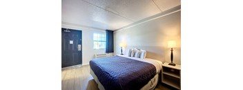 King Bed Room with Sofa - Non-Smoking