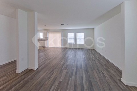 4204 E 5Th St 4 Beds Apartment for Rent