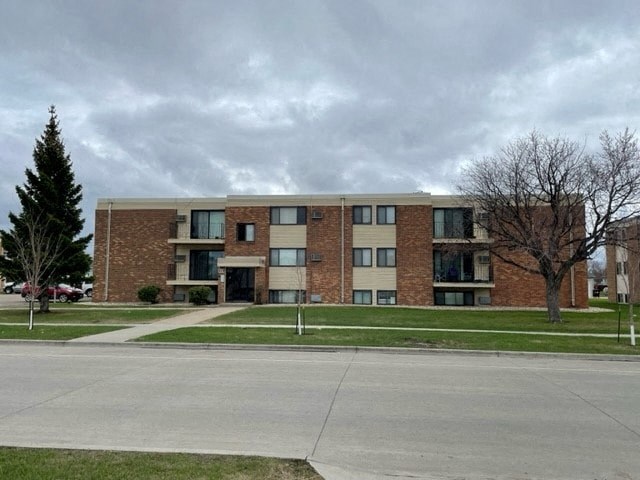 a large brick apartment building on a cloudy day