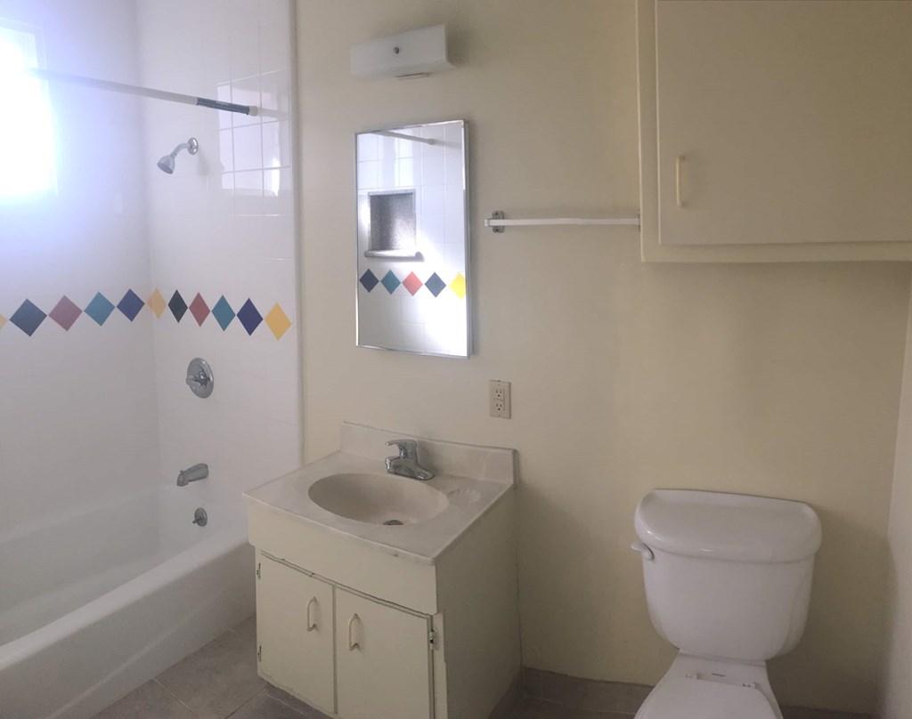 608-612 Santa Barbara St. 1 Bed Apartment for Rent - Photo Gallery 4