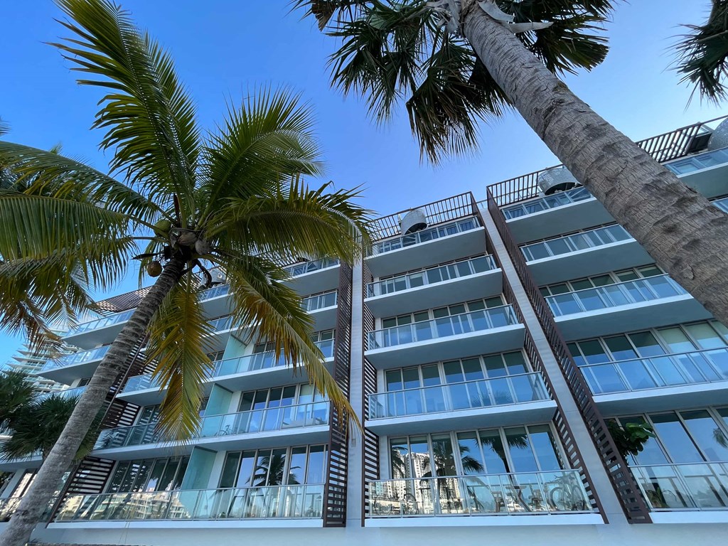 the building in which the hotel is located